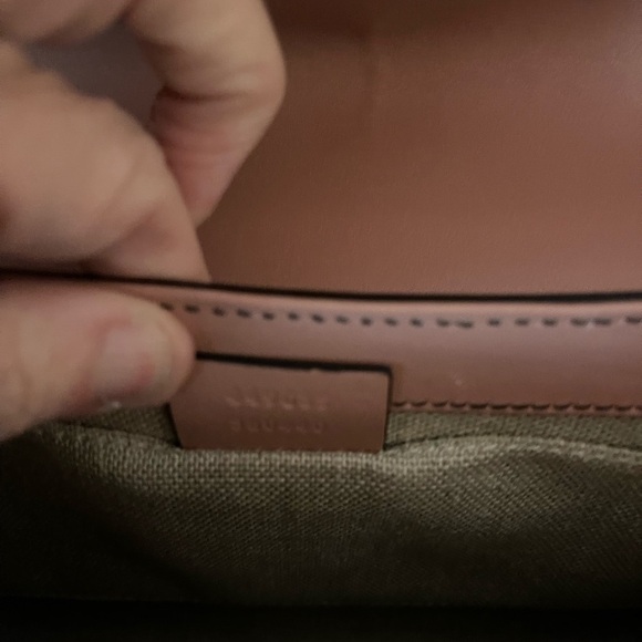 Gucci Pink Textured Shoulder Bag with Chain Strap - Picture 5 of 9